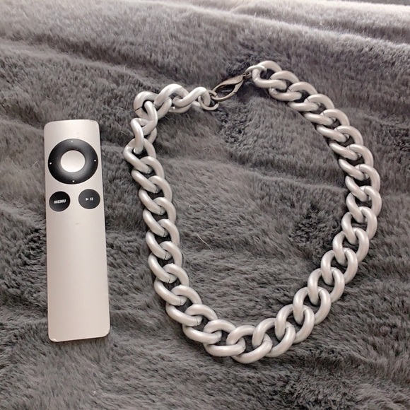 Large chain link necklace ♥️♥️ 🎈🎈 - Picture 4 of 4